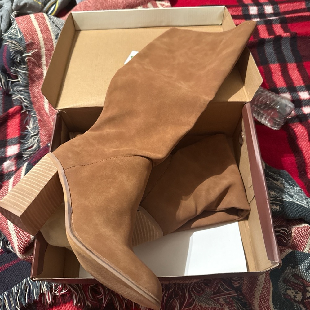 Women's Tan Suede Boots